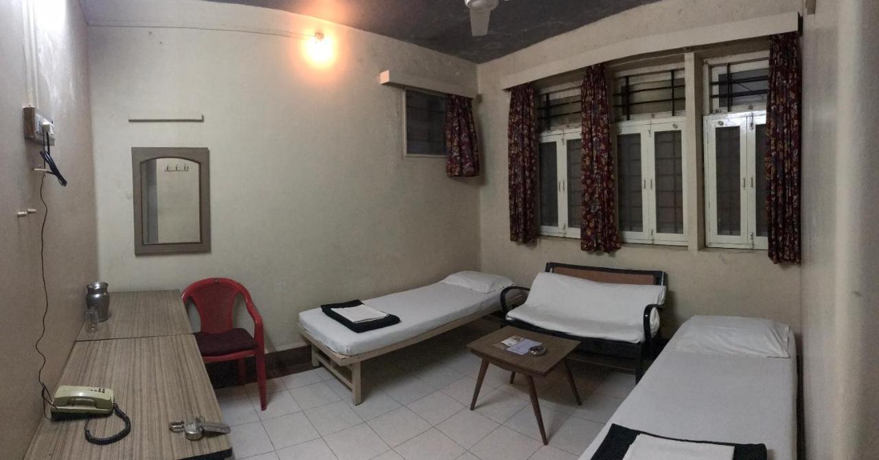 Hotel Satkar Cafeteria 贝尔高姆 外观 照片