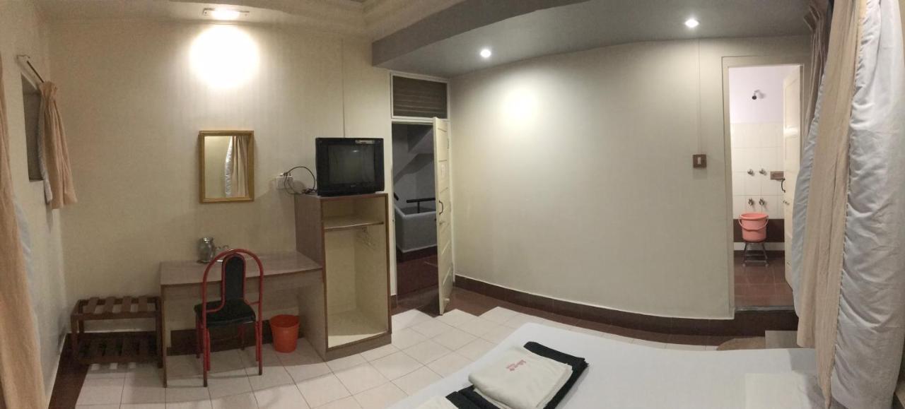 Hotel Satkar Cafeteria 贝尔高姆 外观 照片