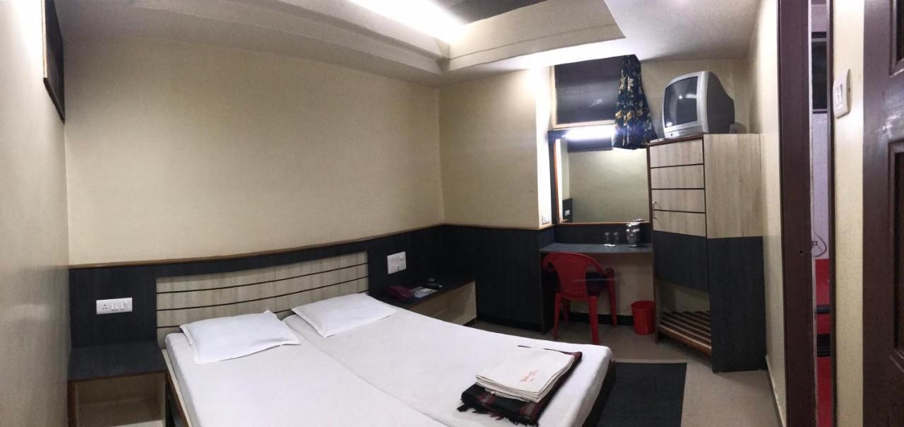 Hotel Satkar Cafeteria 贝尔高姆 外观 照片