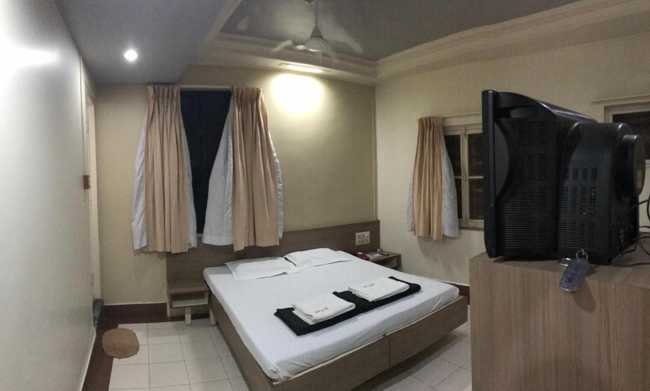 Hotel Satkar Cafeteria 贝尔高姆 外观 照片