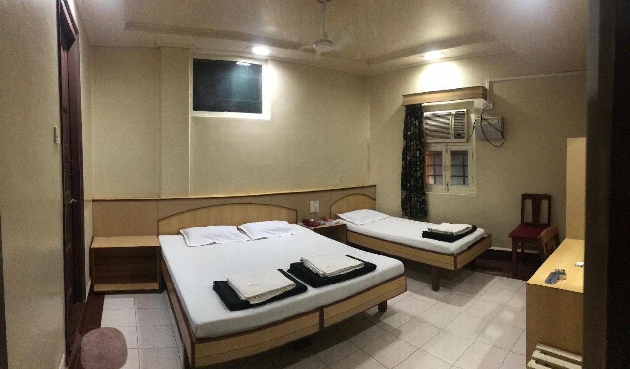 Hotel Satkar Cafeteria 贝尔高姆 外观 照片