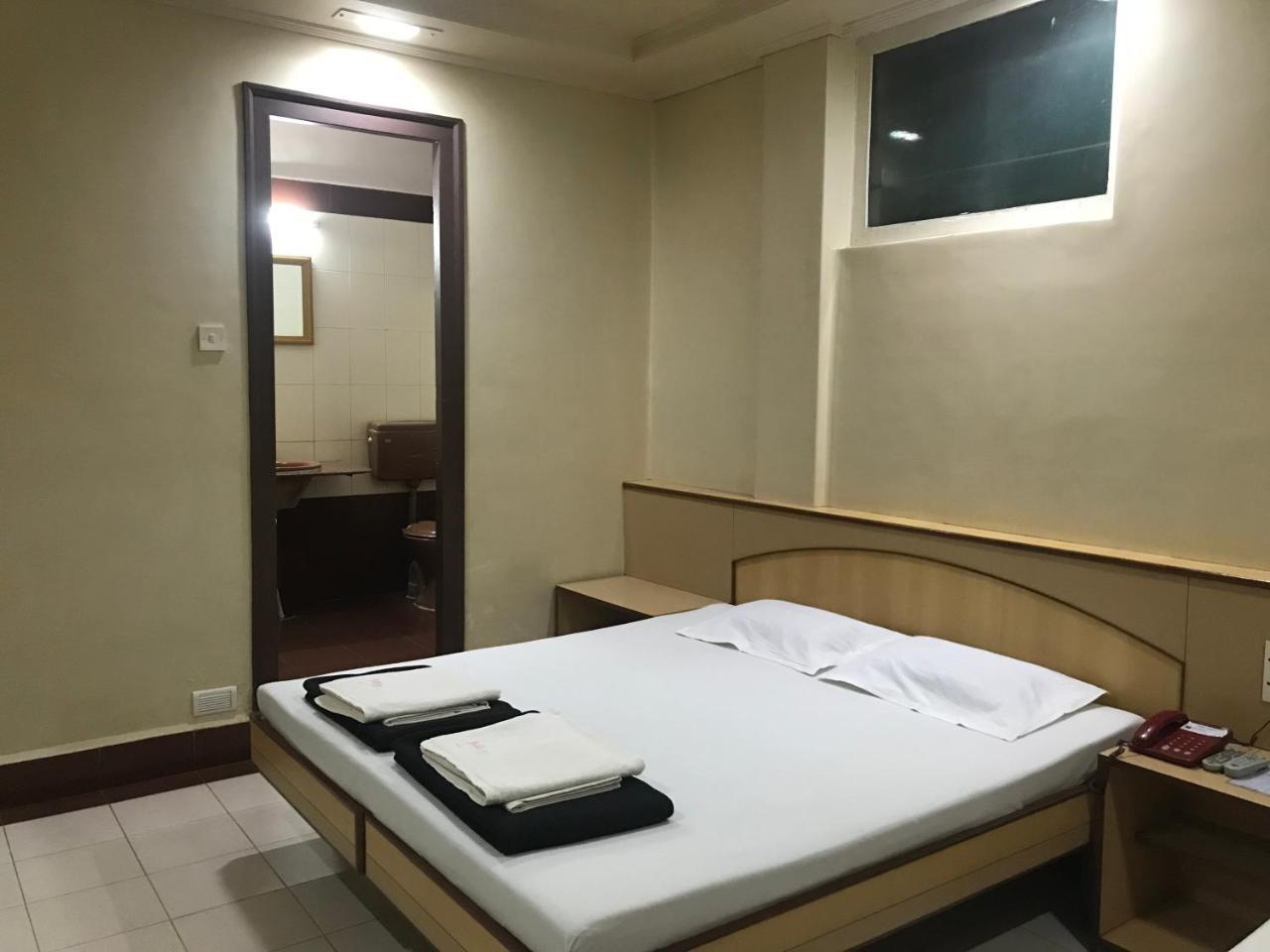 Hotel Satkar Cafeteria 贝尔高姆 外观 照片