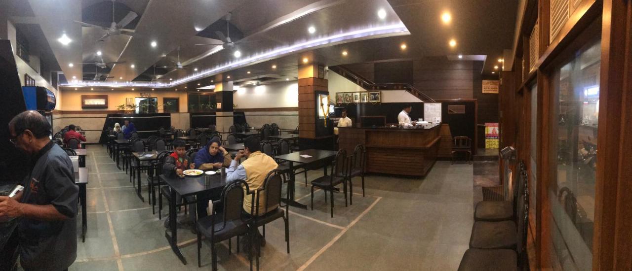 Hotel Satkar Cafeteria 贝尔高姆 外观 照片