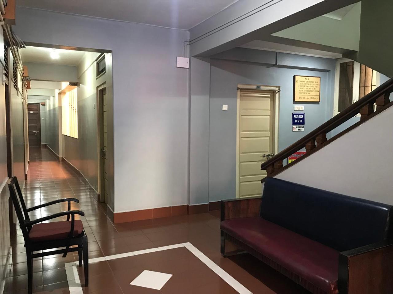 Hotel Satkar Cafeteria 贝尔高姆 外观 照片