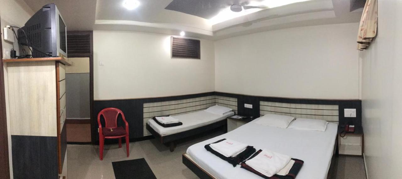 Hotel Satkar Cafeteria 贝尔高姆 外观 照片